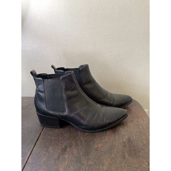 Vagabond Marja Black Pointed Toe Leather Chelsea Booties Pull On Size 42 EU /9 - Picture 1 of 6